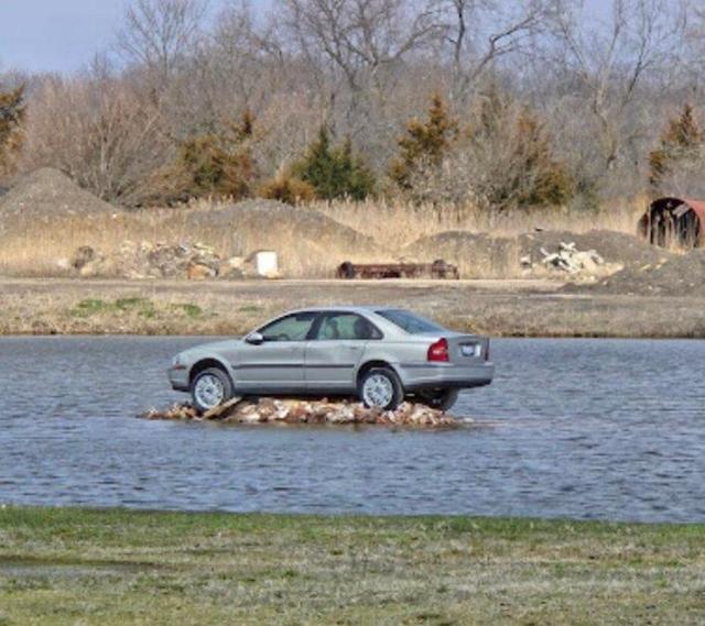 چگونه یک ولووی قدیمی به جاذبه گردشگری تبدیل شد؟/ عکس