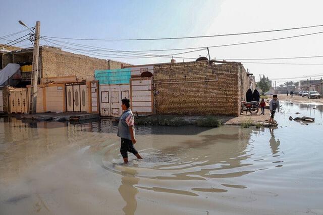 ببینید | خیابانهای جزیره هرمز قایقرو شد