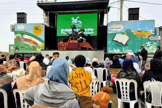 تماشاخانه سیار در روستای بدراق آنه علی آبادکتول