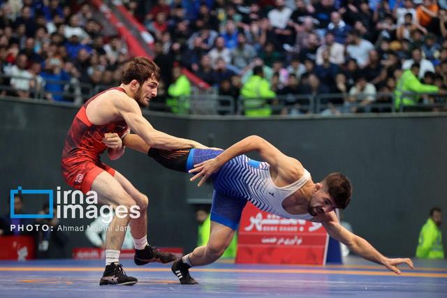 پیشکسوت کشتی: تیمها هزینه خارجیها را صرف کشتیگیران داخلی کنند