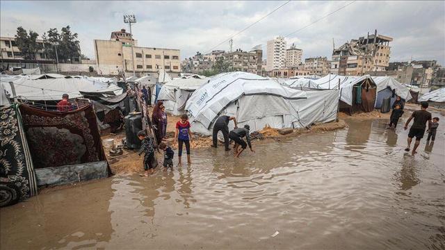 آسیب دیدن ۹۰ درصد چادرهای غزه/شهادت ۱۵ فلسطینی به دلیل شرایط جوی