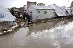 شهردار دیرالبلح: ساختمان های آسیب دیده در معرض ریزش هستند