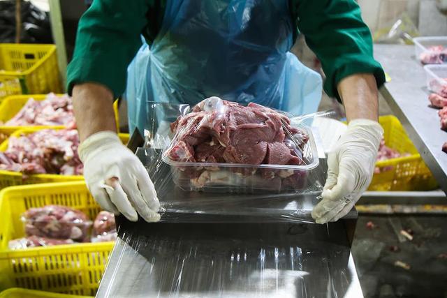 استحصال ۵۷ هزار تن گوشت در کشتارگاه‌های استان مرکزی