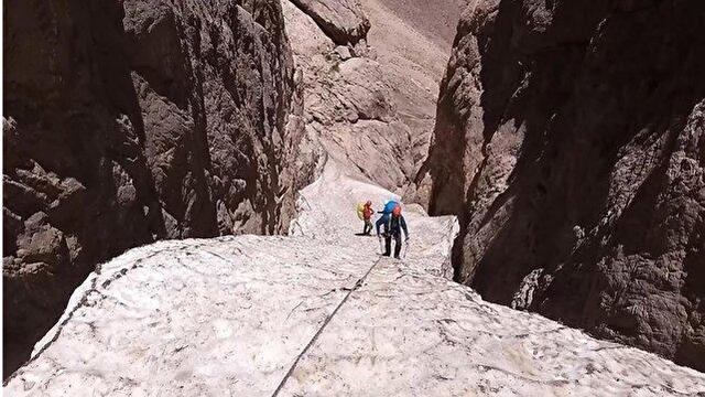 درهای در مجاورت آرامستان که برای اهالی قیروکارزین خطرآفرین است
