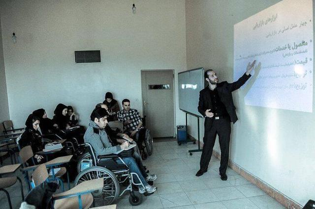 دانشجویان دارای معلولیت و نامناسب بودن فضاهای دانشگاهی