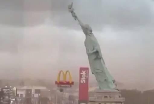 فیلم/ سقوط ماکت مجسه آزادی در برزیل