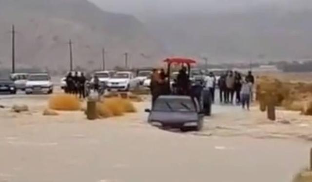 فیلم/ نجات راننده پژو در سیلاب فارس