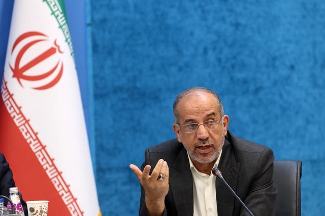 وزرا بازار را به انصاف فروشندگان حواله ندهند