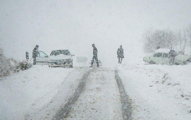 آغاز بارش و کولاک شدید از عصر امروز در محور تربت‌حیدریه-ملک‌آباد