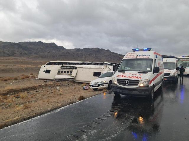 واژگونی ۲ دستگاه اتوبوس در محور زاهدان_بم