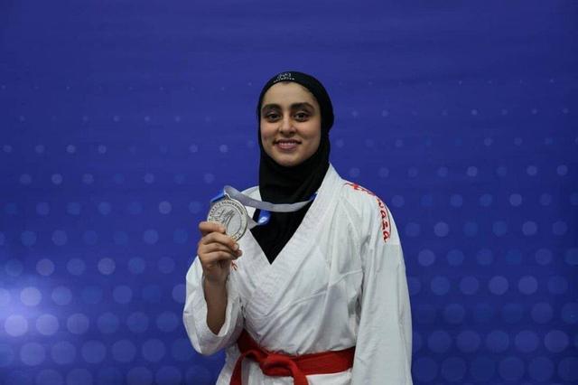 ثبت یک مدال تاریخی برای کاراته بانوان خوزستان در رده بزرگسالان