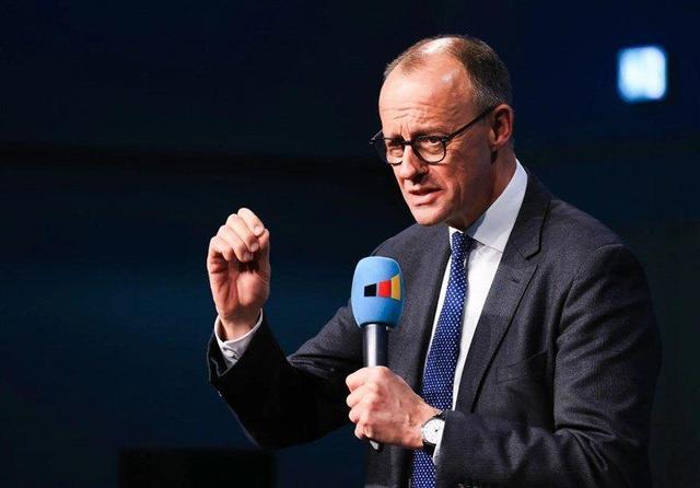 نماینده آلمانی: مرتس دیوانه شده است