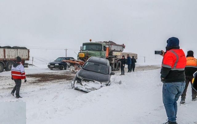 جاده های مسدود خراسان رضوی به هفت محور افزایش یافت