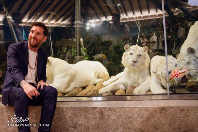 مسی خال قرمز گذاشت و به خدای هندی‌ها سجده کرد! +عکس