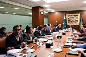 وزیر خارجه پاکستان در جلسه‌ای روابط با ایران را بررسی کرد + فیلم