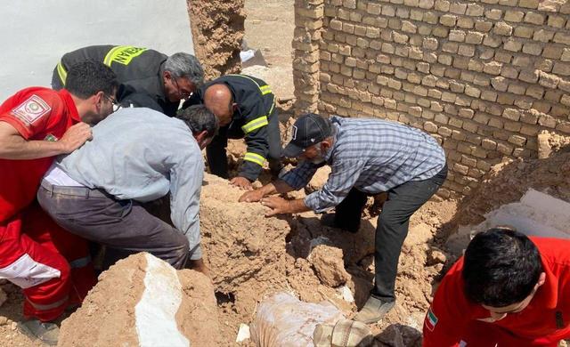 ملکی: همه حادثهدیدگان در ریزش ساختمان مسکونی یافت آباد نجات یافتند