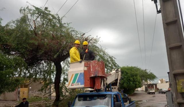 رفع نواقص و برقراری برق در محله دوهزار بندرعباس با اصلاح خطوط برق