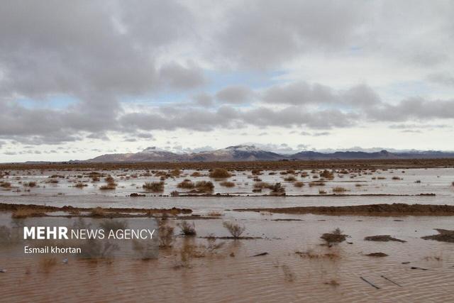 بارش شدید باران و جاری شدن سیلاب در نقاط مختلف بشاگرد