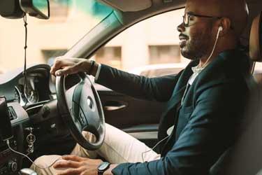 آیا استفاده از هدفون هنگام رانندگی ایمن است؟