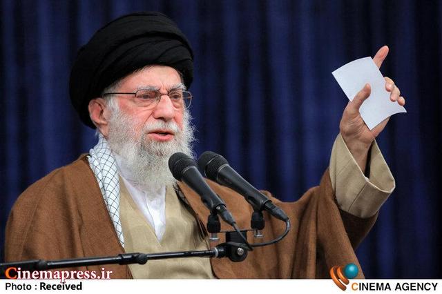 ما باید «انگیزه‌ شهدا» را منتقل کنیم به نسل بعد/ رفتار بعضی از «دستگاه‌های فرهنگی» و بعضی از دستگاه‌های مسئول و کسانی که باید به فکر این چیزها باشند میبیند این را نشان نمی‌دهد!