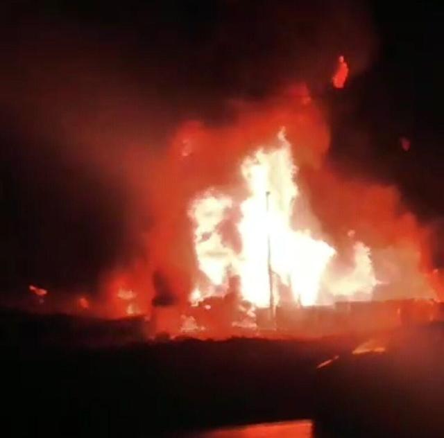 آتش سوزی منزل مسکونی پشت بیمارستان بوعلی همدان بدون آسیب جانی مهار شد