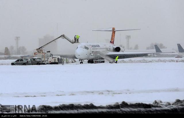 بارش برف پروازهای فرودگاه همدان را لغو کرد