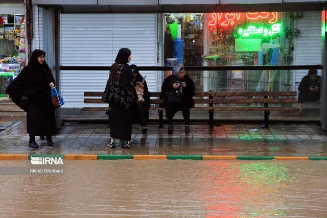 وقوع هفت مورد آب‌گرفتگی در مشهد در پی بارندگی‌ها