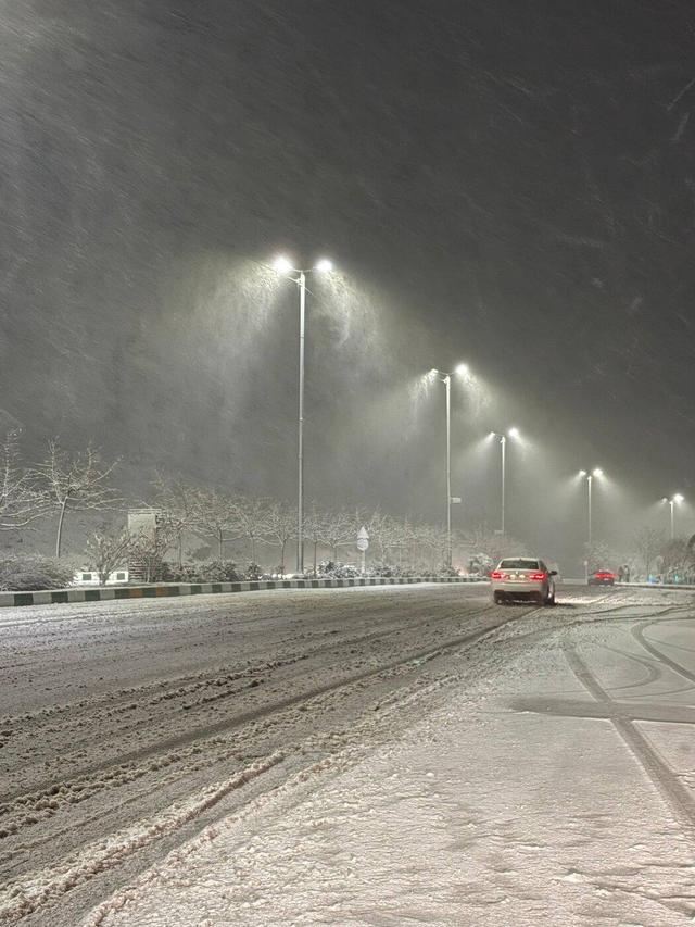 بارش شدید برف مردم مشهد را غافلگیر کرد +ویدیو