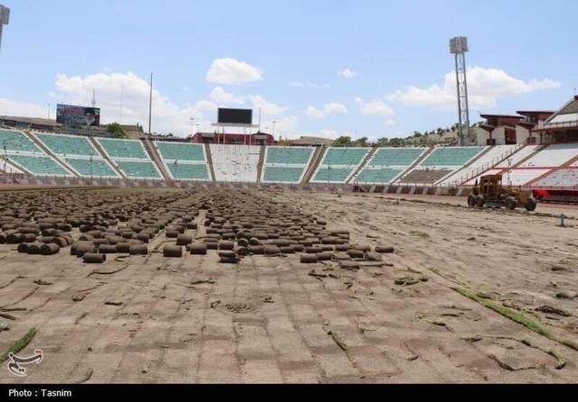 ریسک پرخطر روی چمن ورزشگاه تبریز با استدلالی عجیب؛ «فوقش پولش را می‌دهیم!»