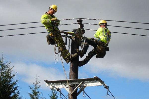 پایان نصب دکل آسیبدیده برق قشم