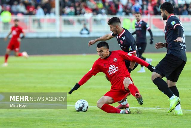 نظر کارشناس داوری در مورد صحنه های جنجالی بازی تراکتور و پرسپولیس