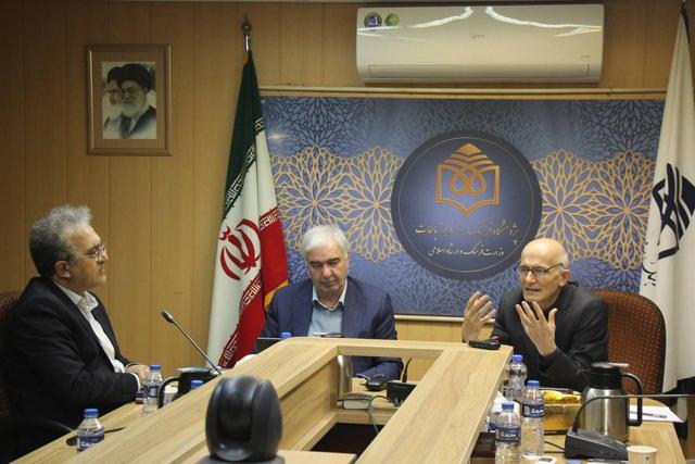 نگاه فورمالیستی به تحقیق اشتباه است