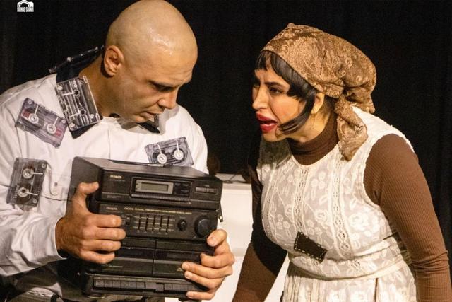 فکری به حال سالن‌های تئاتر کنید/ برخی بازیگران با مسافرکشی زندگی را می‌گذرانند