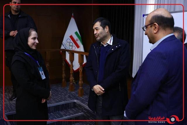 گفتگوی وزیر ورزش و جوانان با ثریا آقایی در حاشیه انتخابات کمیسیون ورزشکاران