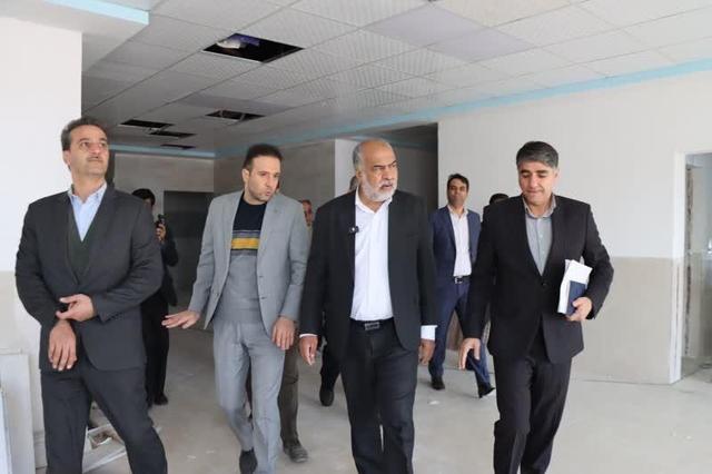 بازدید صباغیان از بیمارستان ۹۶ تخت‌خوابی در حال ساخت بافق/موضوع نیروی انسانی و تأمین تجهیزات مورد نیاز بیمارستان پیگیری شد