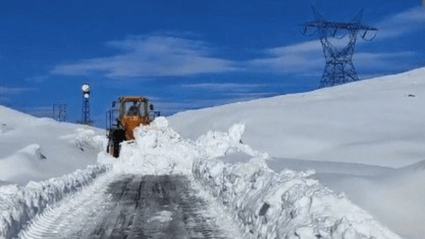 کوهرنگ زیر نیم متر برف رفت