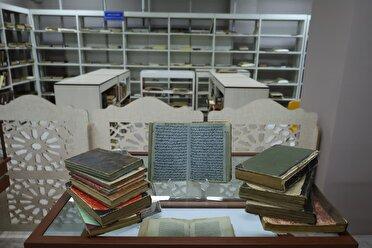 اهدای ۳۴۴ کتاب و سند تاریخی در ارومیه