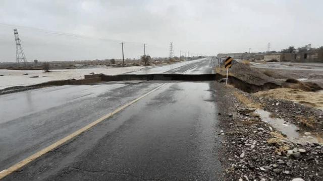 فرماندار: محور جیرفت - بلوک به دلیل تخریب پل مسدود شد