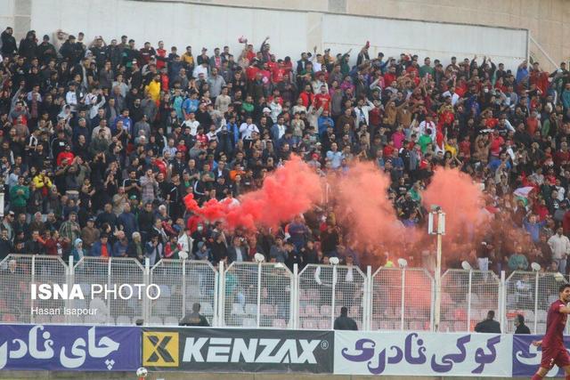 لحظه شماری هواداران نساجی مازندران برای جشن قهرمانی نیم فصل