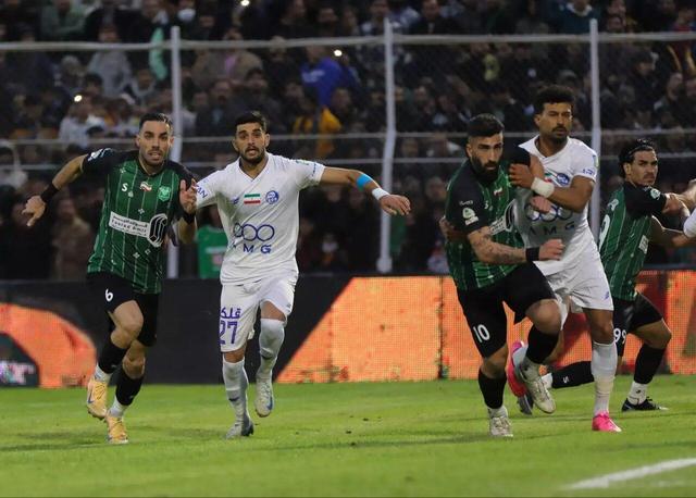 فوتبال رامین رضاییان تمام شده و باید فورا از استقلال برود | او حتی سانتر کردن هم دیگر بلد نیست