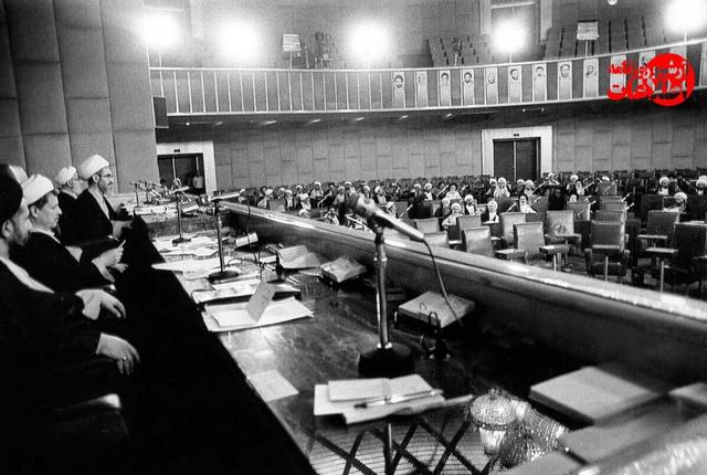 ۴۰ سال پیش جانشین رهبری چگونه معرفی شد؟ + عکس و جزئیات