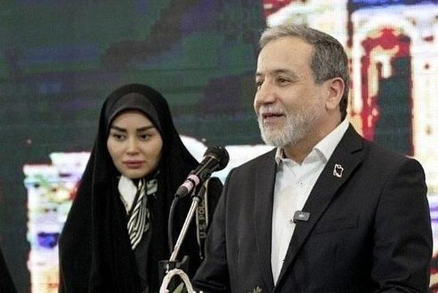 تصویری از دختر سردار سلیمانی و همسر عباس عراقچی در کنار هم با ژست یکسان! + عکس