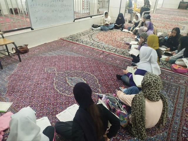 طنین آیات در فضای مسجد؛ کلاس‌های قرآن کانون «سلاله طیبه» در سنندج