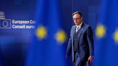 Belgian PM avenges Politico attack-piece (VIDEO)