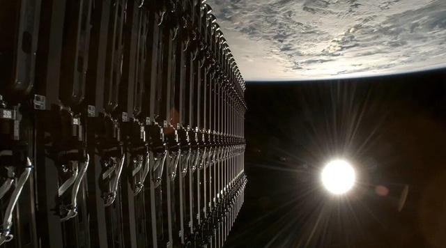 یک ماهواره استارلینک در حال سقوط است