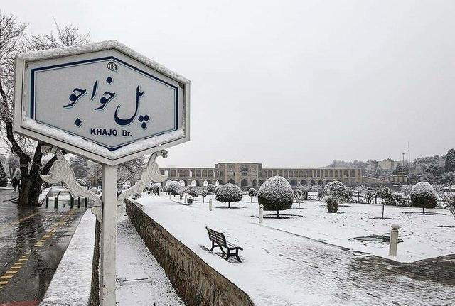 پل خواجو در روز برفی اصفهان