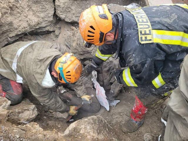 نجمی: یک کارتن‌خواب بر اثر ریزش سقف حفره در مشهد جان باخت
