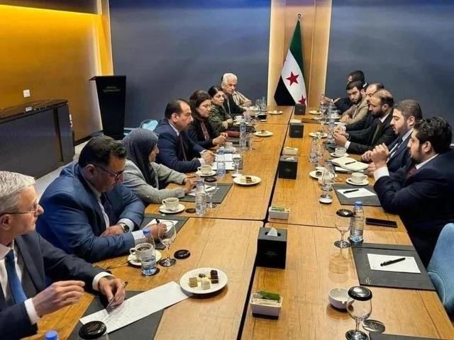 توافق اولیه شمال و شرق سوریه با دولت موقت درباره ادغام نیروهای نظامی