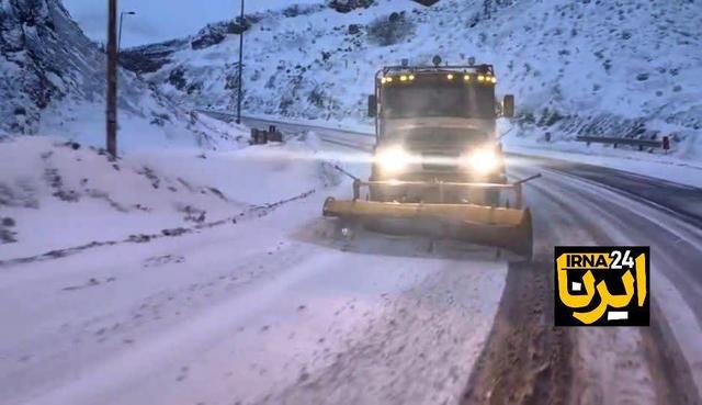 جاده‌های‌ چهارمحال و بختیاری برفی و لغزنده/ تردد فقط با زنجیرچرخ امکانپذیر است