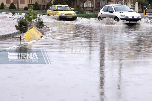 موج دوم بارش‌ها در کرمان؛ برق راین وصل و راه‌ها بازگشایی شد